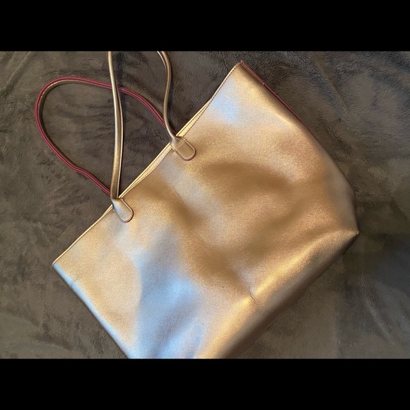 ✨ Bath & Body Works ✨ Shiny Tote! - Picture 1 of 4